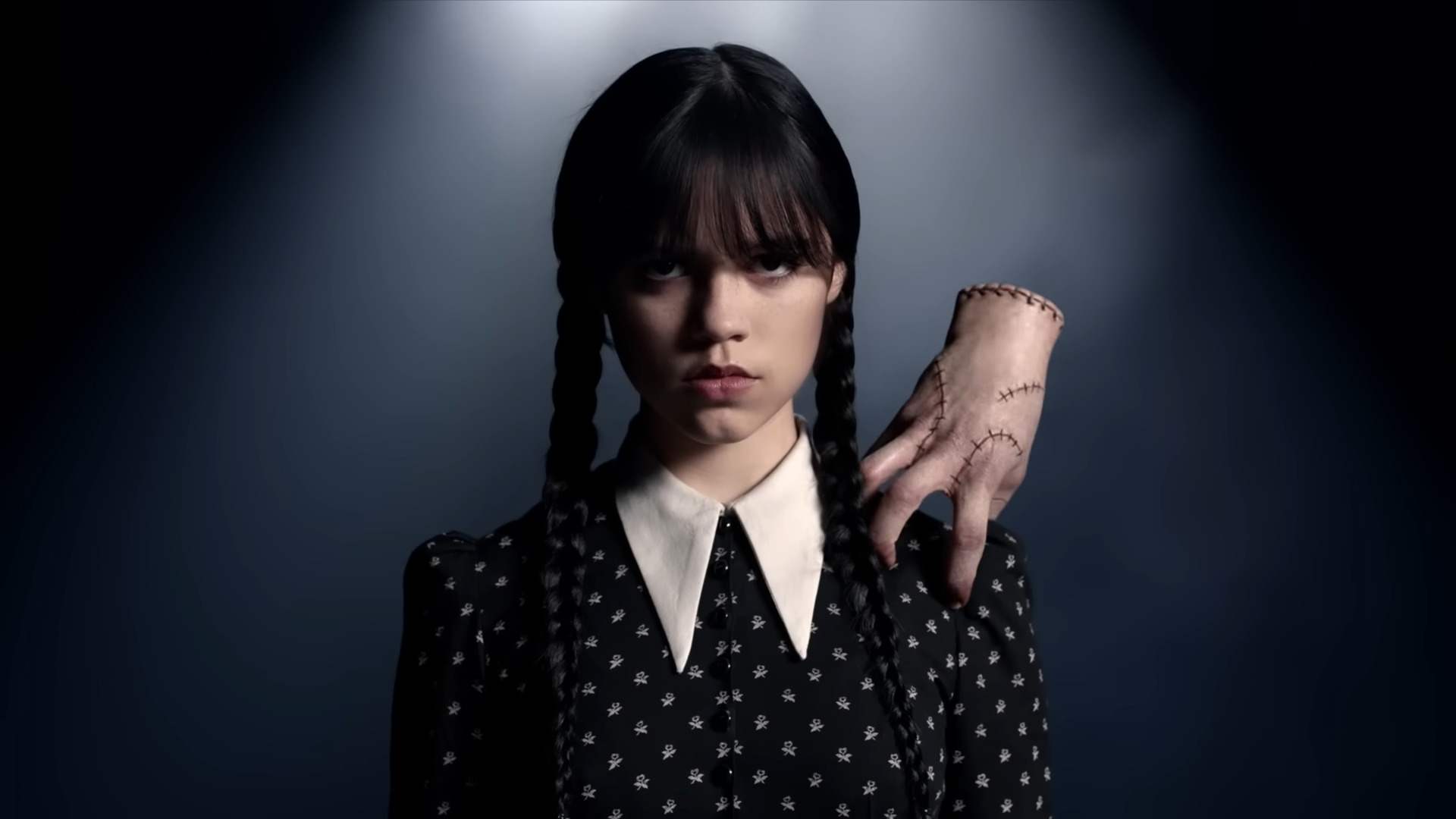 Netflix a dezvăluit primele imagini cu Wednesday Addams Overheat.ro